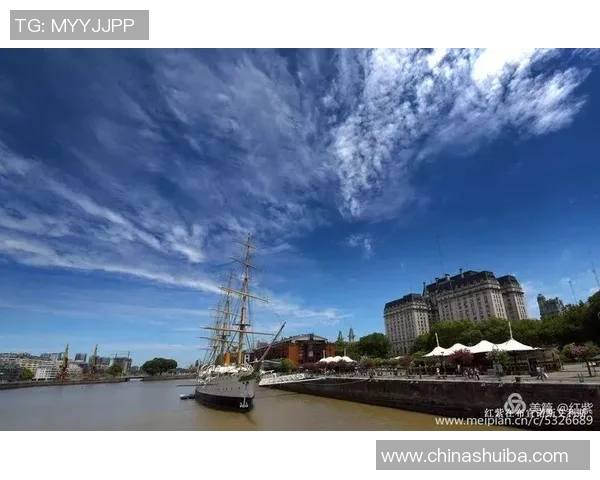 圣马丁与拉普拉塔的激烈对决揭示足球战术与团队精神的较量 圣马丁与拉普拉塔的激烈对决揭示足球战术与团队精神的较量